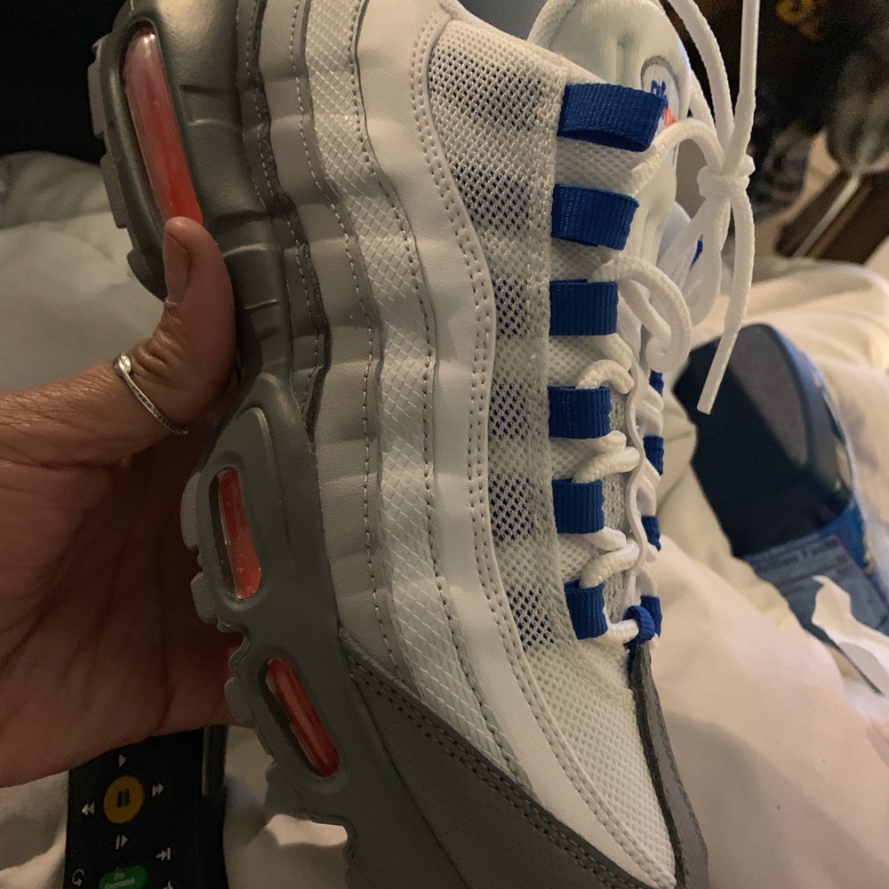 Sneakers - Picture 8 of 8